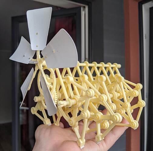 Kinematics based on the Strandbeest kit (reverse engineering).