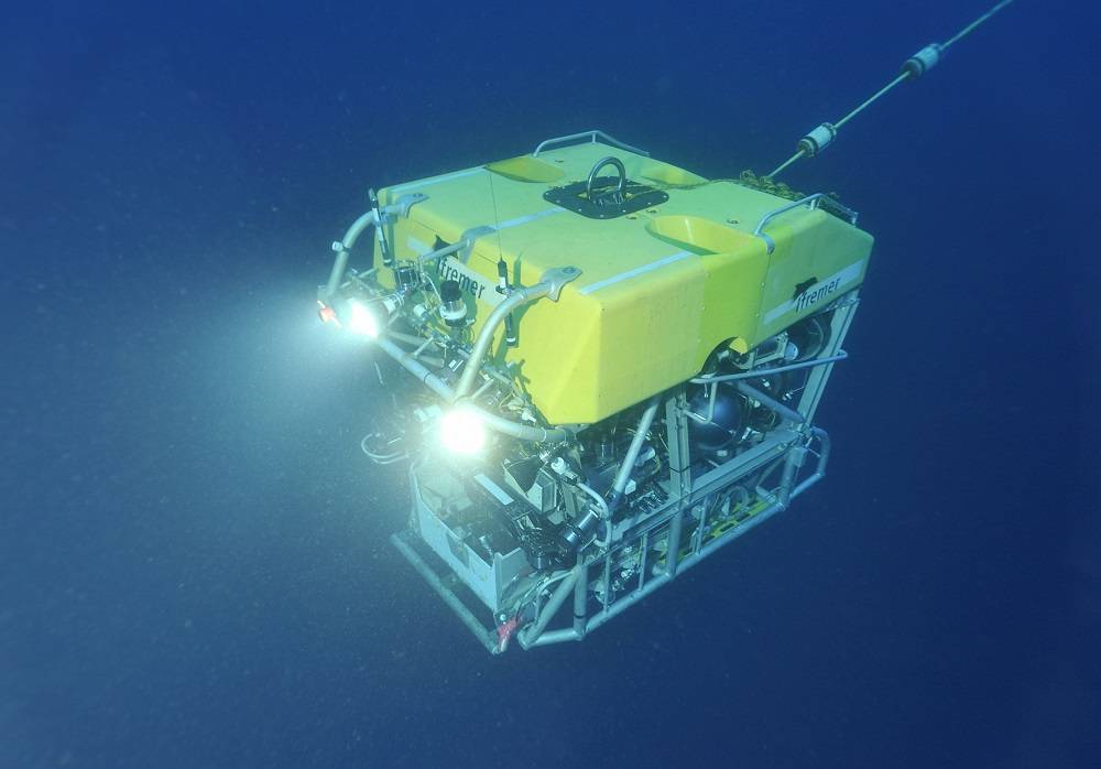 DeepDive Robot - Fisheye- complex Lightning Setup with Volumetric ...