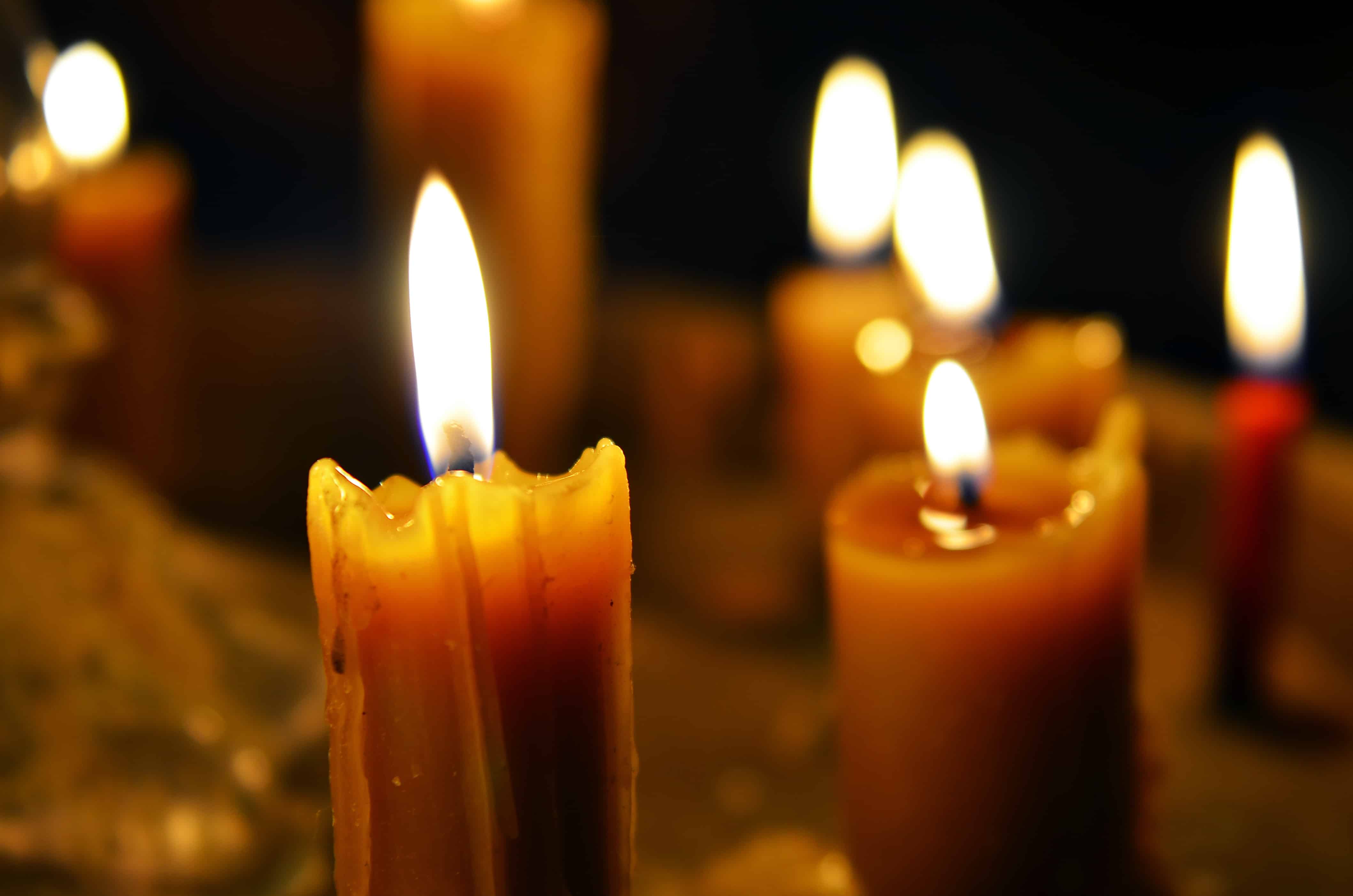Свечк. Горение свечи. Древние свечи. Зажженная свеча. Тление свечи.