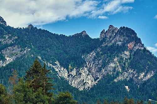 https://upload.wikimedia.org/wikipedia/commons/thumb/6/68/20150824_Schlafende_Hexe%2C_Lattengebirge%2C_Berchtesgaden_(02005).jpg/500px-20150824_Schlafende_Hexe%2C_Lattengebirge%2C_Berchtesgaden_(02005).jpg